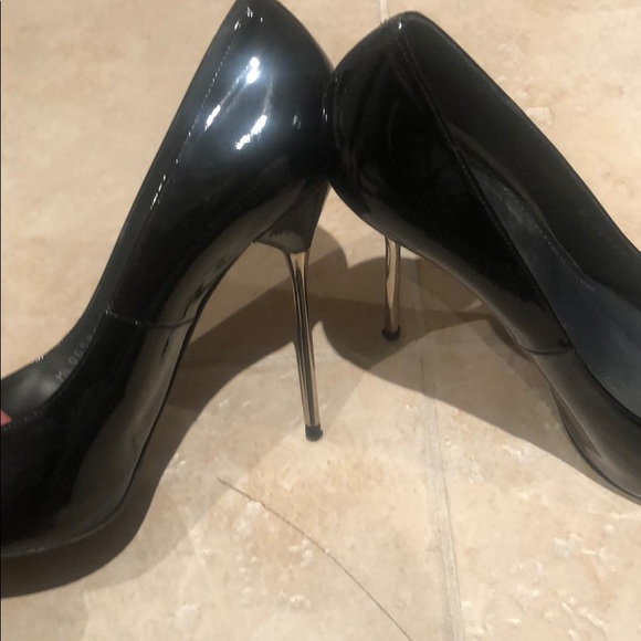 Gently used Stuart Weizman Sz. 9.5 - Picture 2 of 3